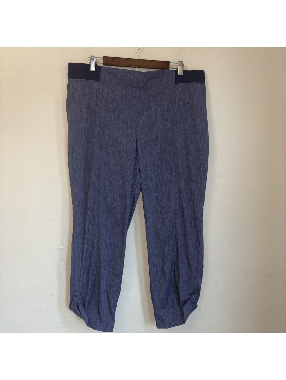 Zenergy by Chico's Blue Space Dye Athleisure Pull-On Crop Pants Size 3 (US 16)